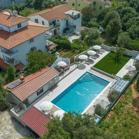 In Pjescana Mit Gemeinschaftlichem Pool Apartment